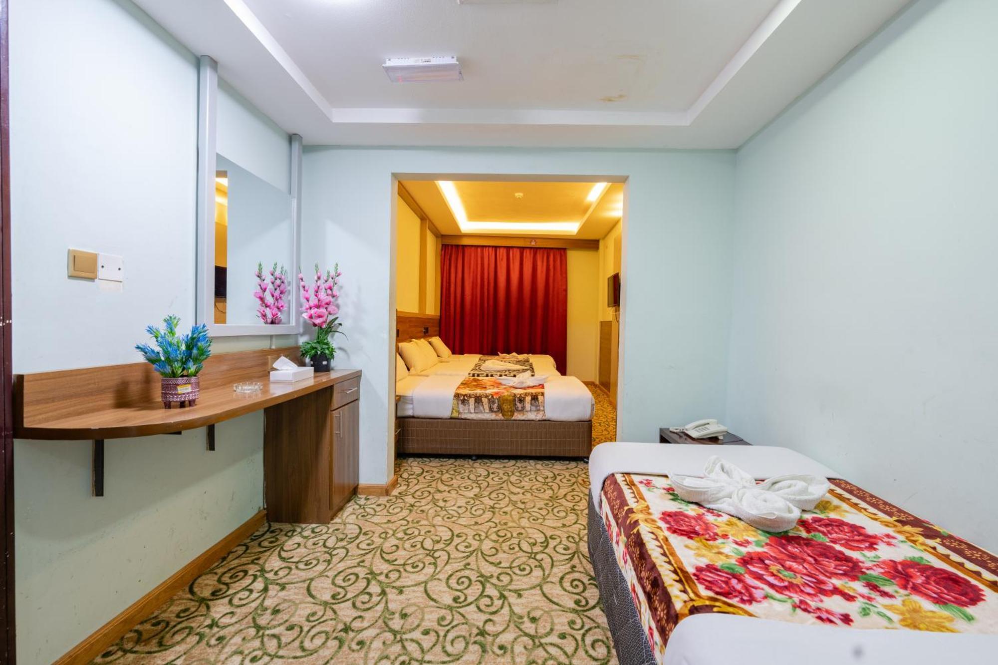 Tanha Hotel Dubai Exterior photo