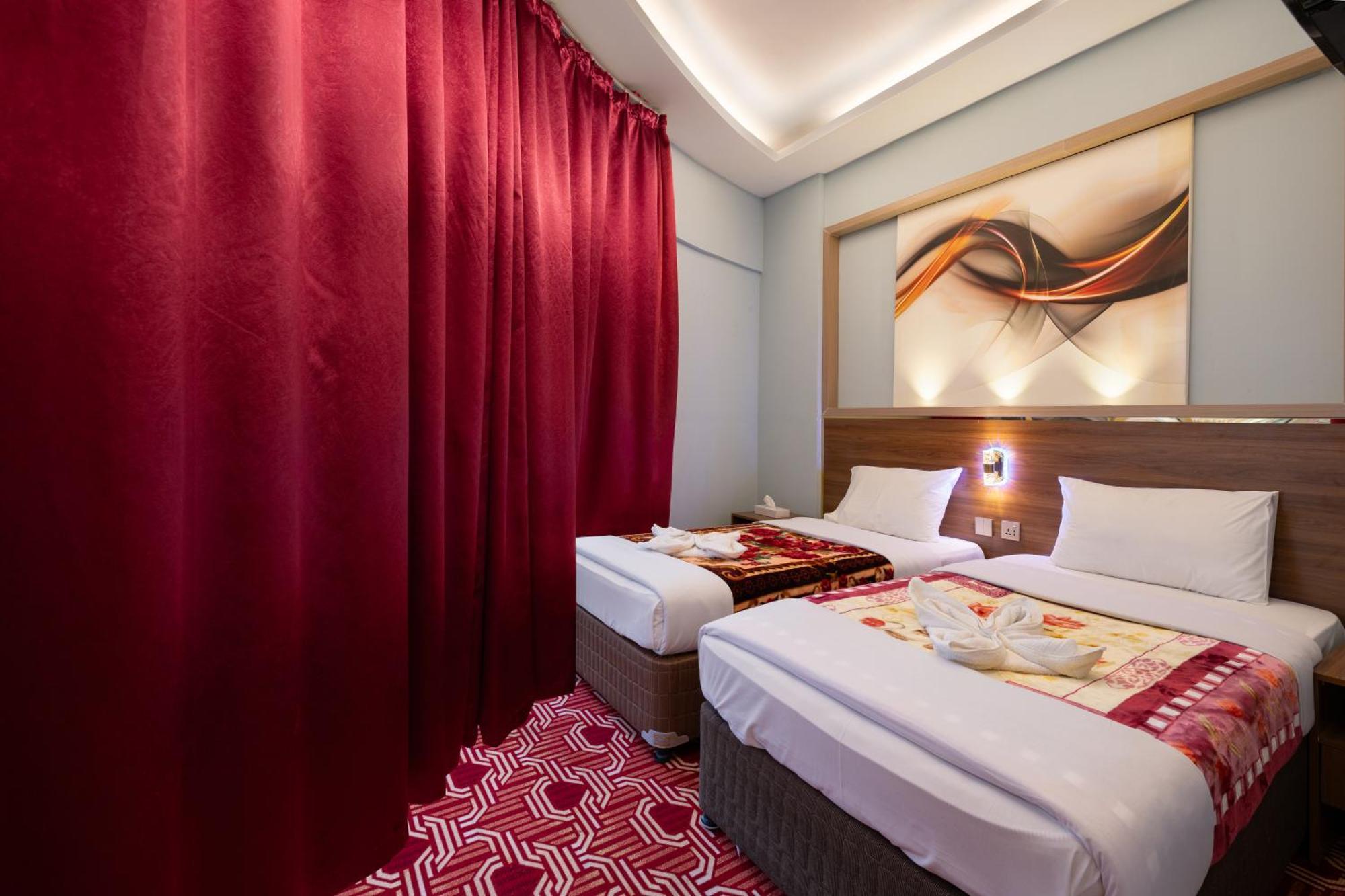 Tanha Hotel Dubai Exterior photo