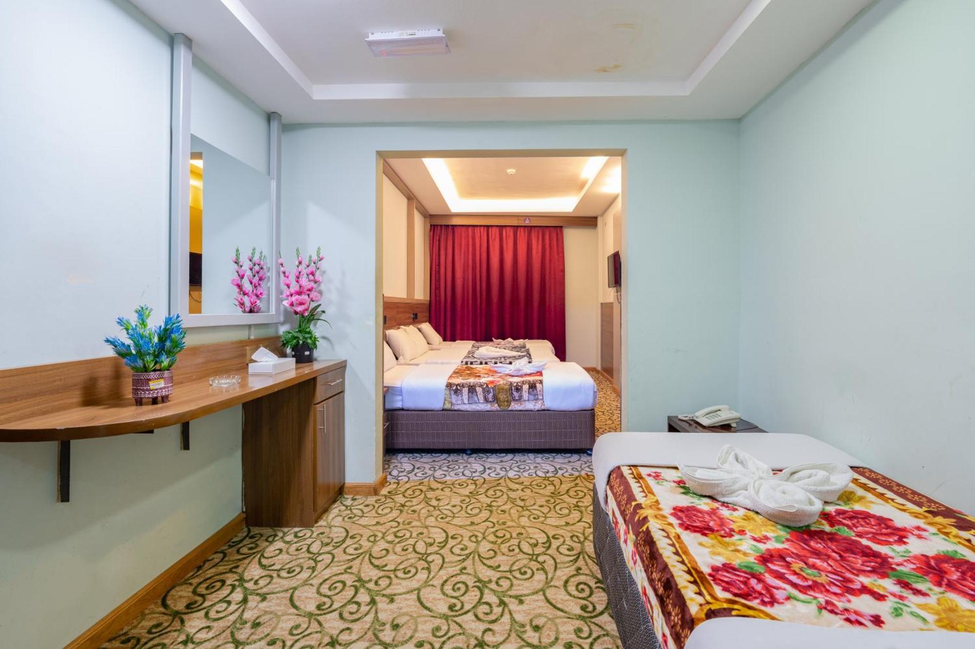 Tanha Hotel Dubai Exterior photo